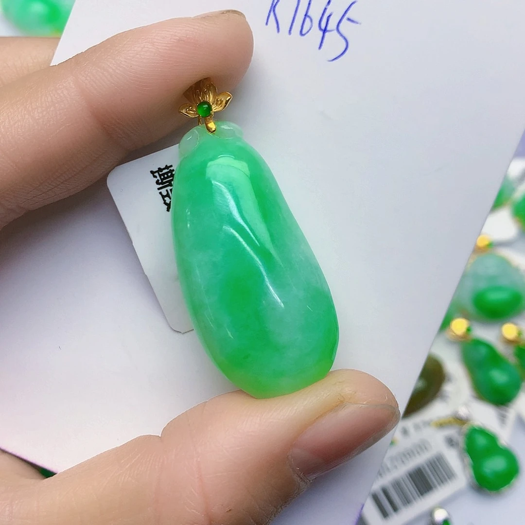 颈饰18K金镶嵌翡翠