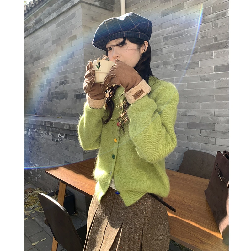 复古绿色彩扣毛衣外套女春秋奶fufu慵懒风宽松设计感针织开衫上衣