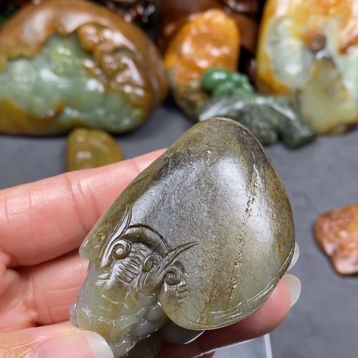 和田玉未镶嵌把件