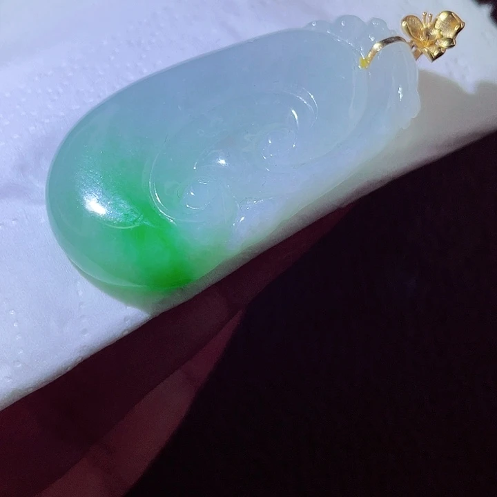 翡翠18K金镶嵌颈饰翡翠