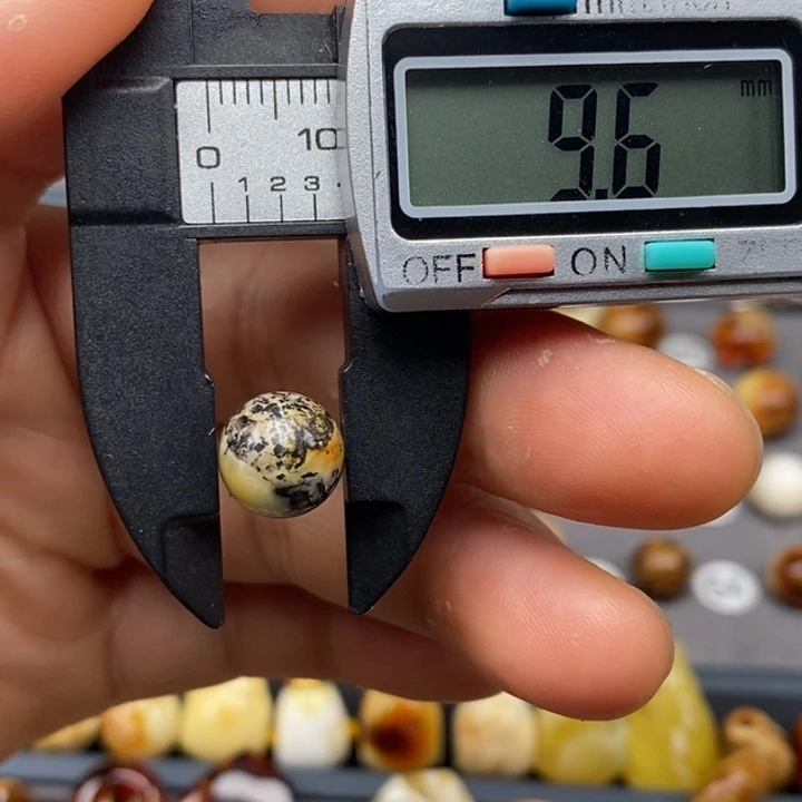 未镶嵌蜜蜡珠宝奇石