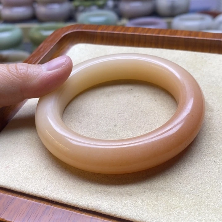 石英质玉未镶嵌手镯