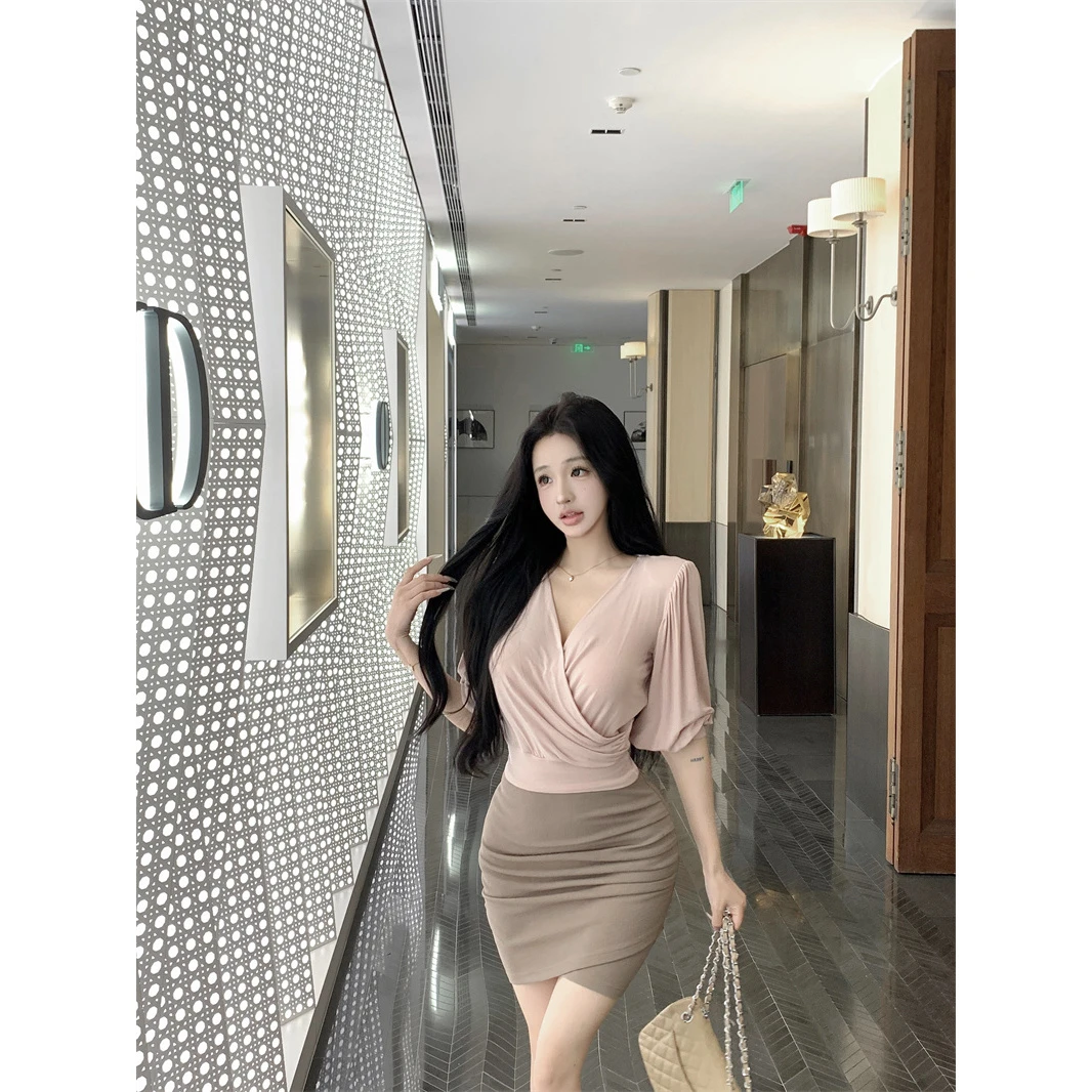 纯欲温柔风交叉V领收腰显瘦t恤套装女高腰不规则包臀半身裙两件套