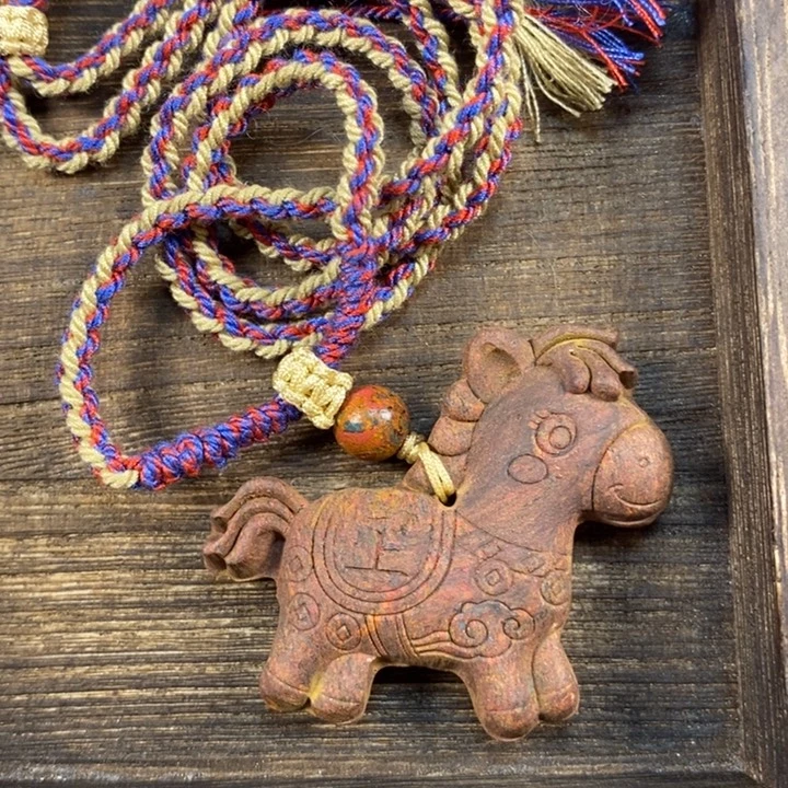 泥塑敦煌九色鹿马上有钱脖挂牌