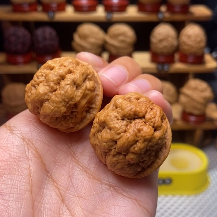 文玩核桃吊坠****血舍利105