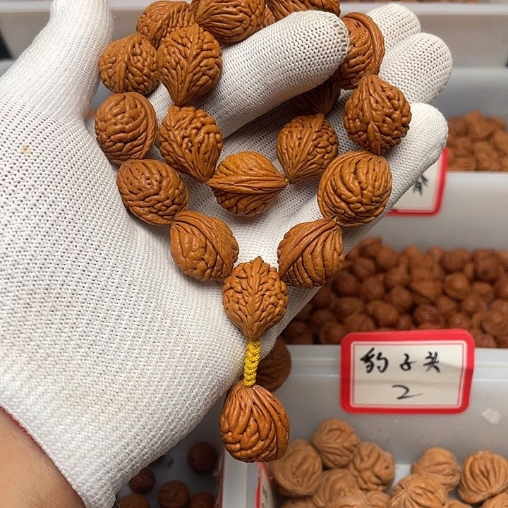 小***班桃核吊坠龙纹桃核的搭配