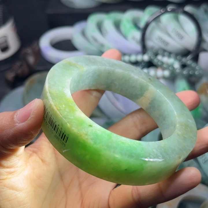 定制翡翠未镶嵌翡翠手镯