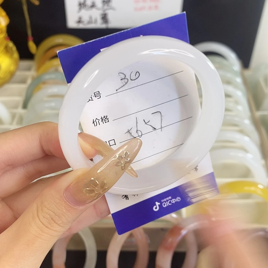 未镶嵌手镯石英质玉