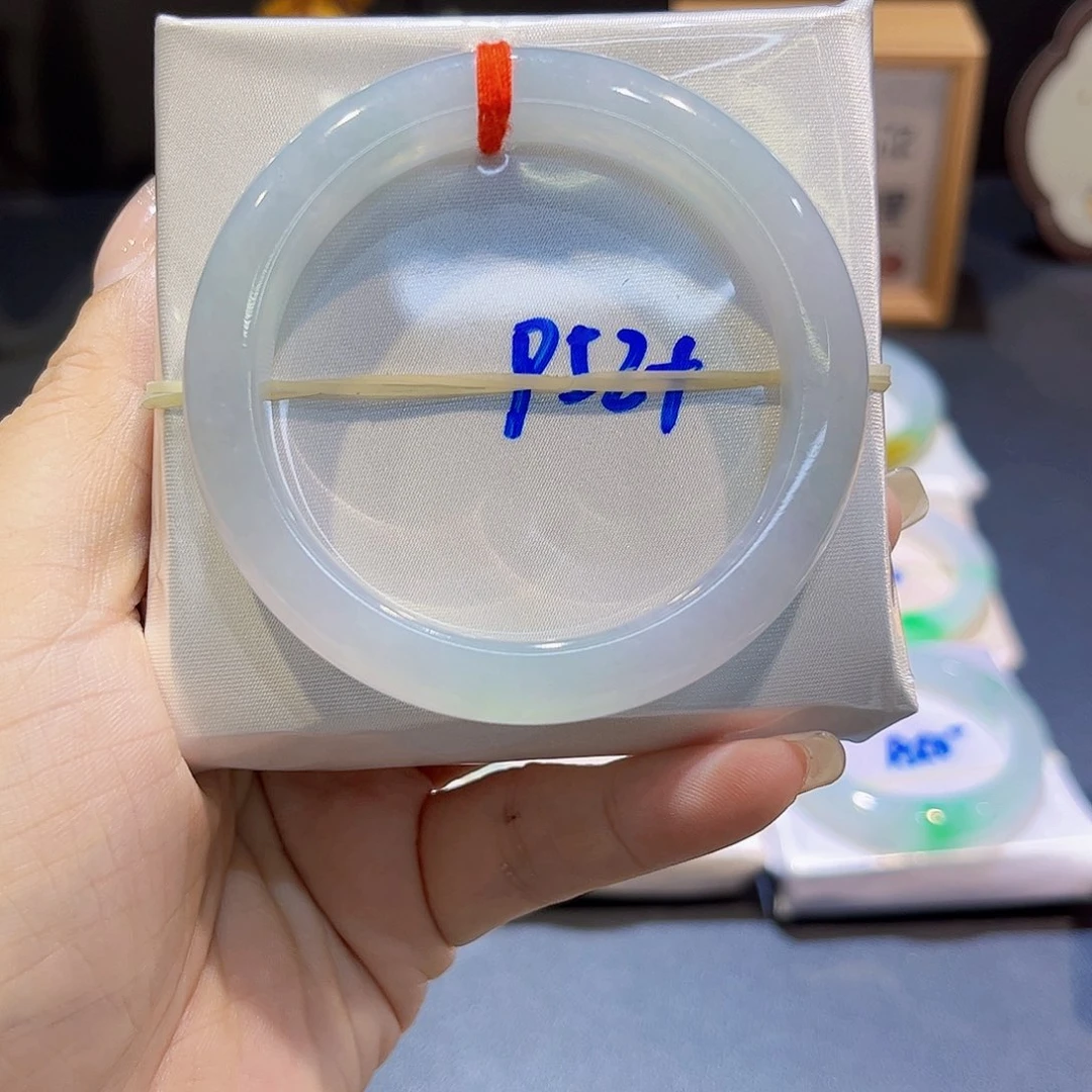翡翠手镯未镶嵌每**酒翡翠手镯