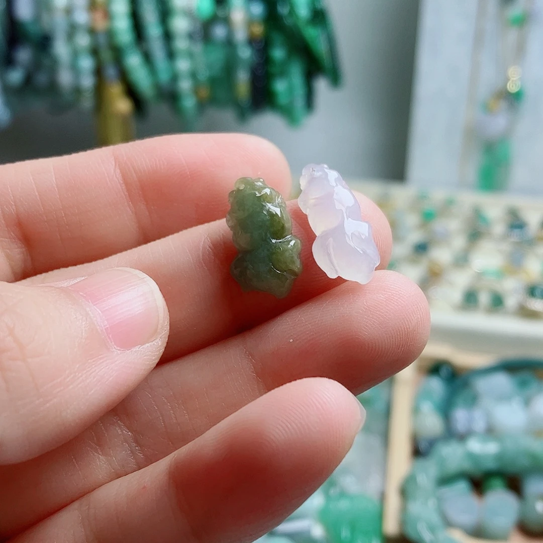 翡翠未镶嵌颈饰39一对
