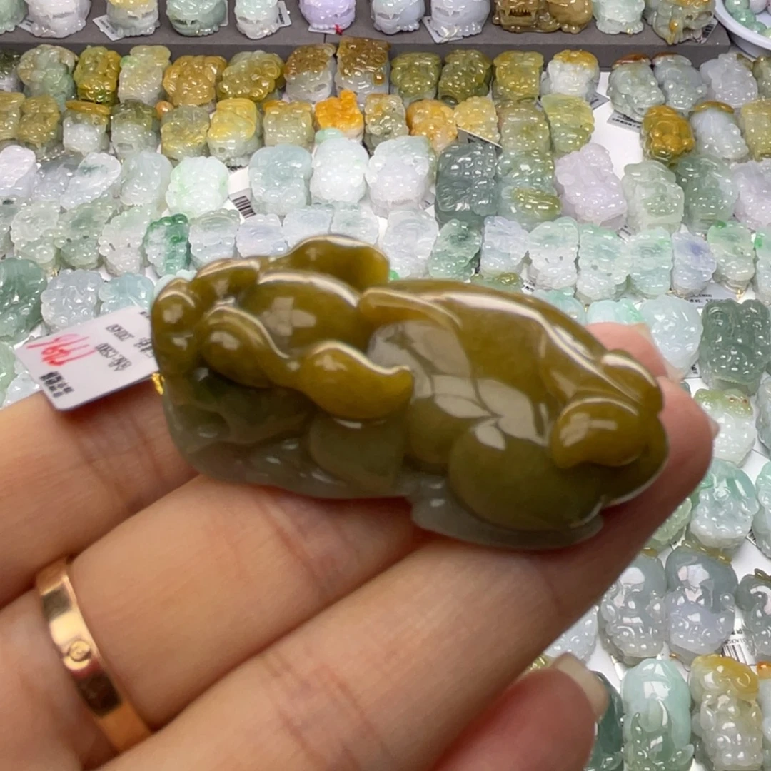 颈饰未镶嵌翡翠貔貅