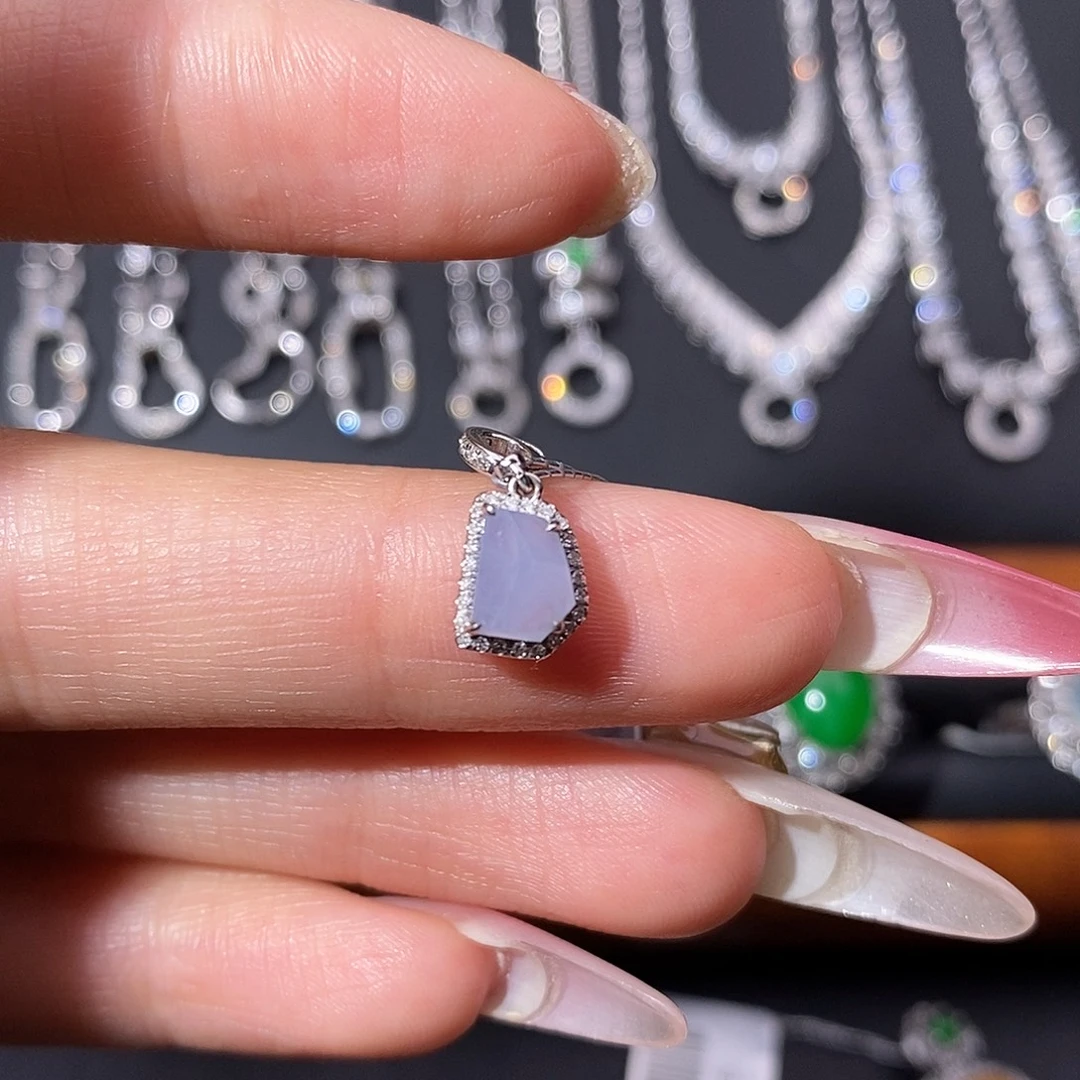 翡翠18K金镶嵌颈饰随行