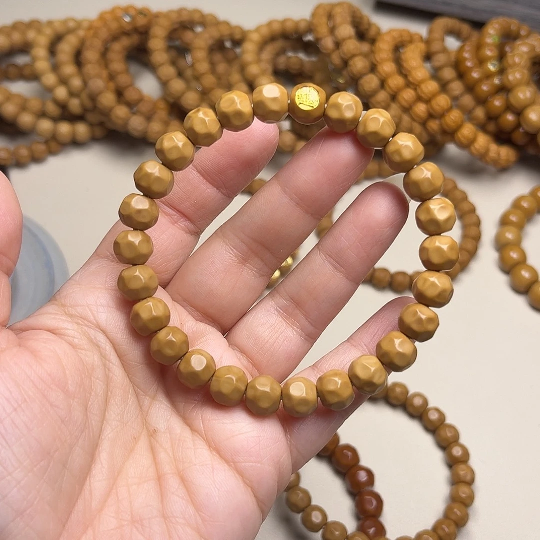 猴头核桃手串奶酪9.0左右