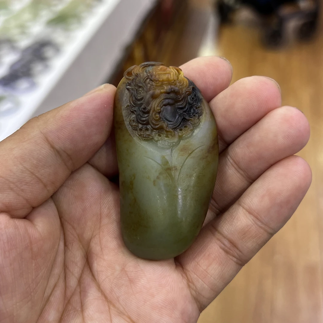 02 新疆和田玉 钟馗子 原石独雕 长62mm宽33mm厚20mm 克重70g