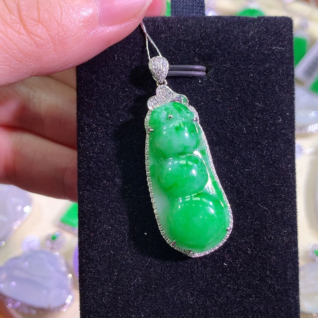 翡翠18K金镶嵌颈饰