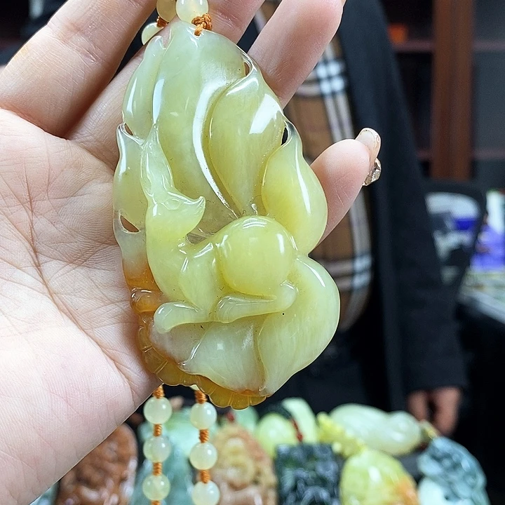 蛇纹石玉吊坠未镶嵌