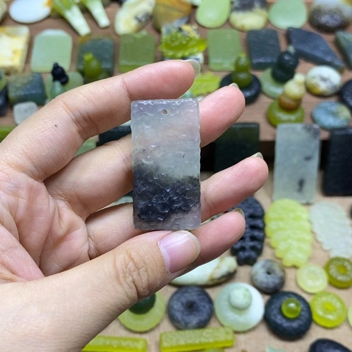 浮***丶蛇纹石玉未镶嵌颈饰