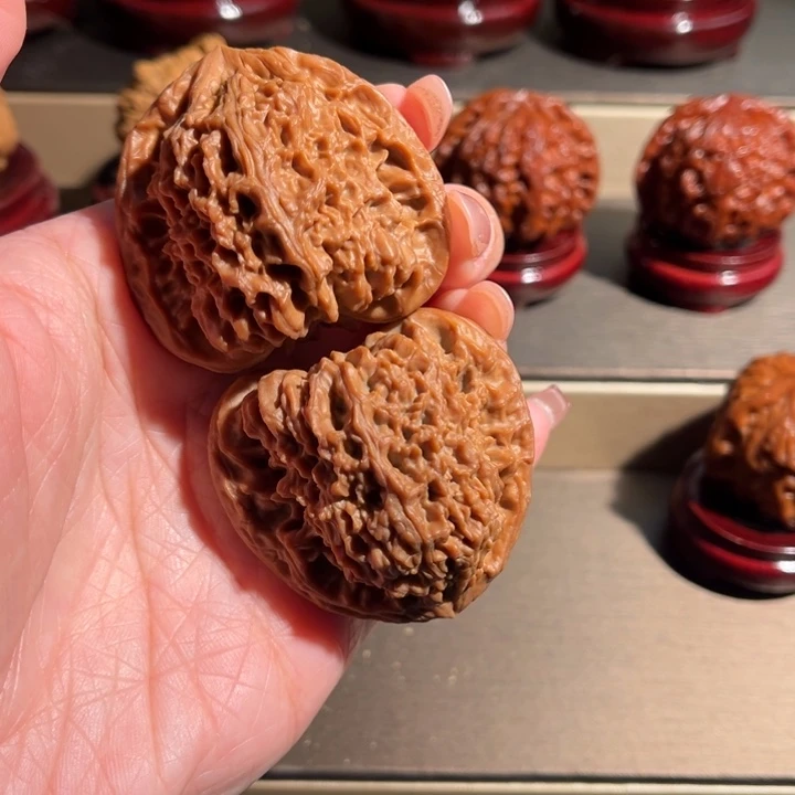 ༺***༻文玩核桃吊坠南疆石