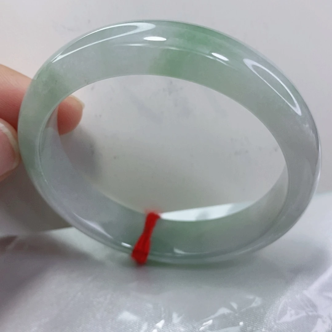 翡翠手镯未镶嵌52圈口