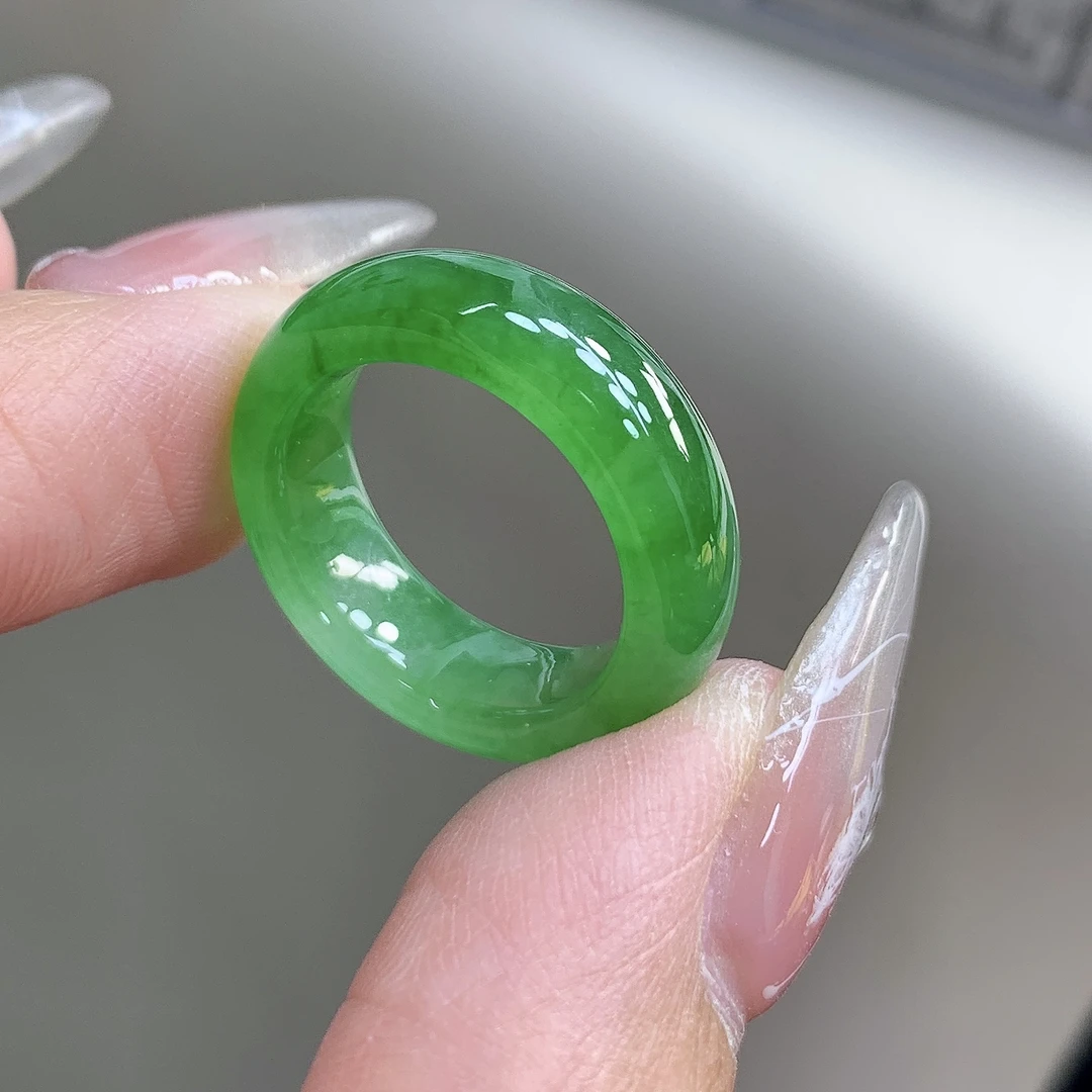 冰种阳绿翡翠玉戒指 11号 冰辣阳绿满色满绿戒圈尺寸15.6-6.4-3.7