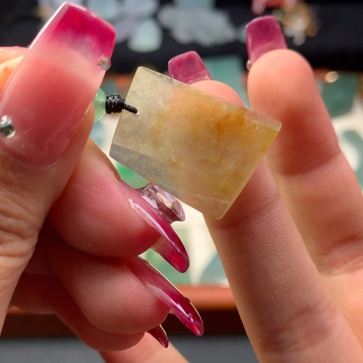 颈饰未镶嵌翡翠好