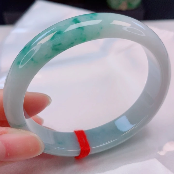 翡翠未镶嵌手镯（贵妃镯）