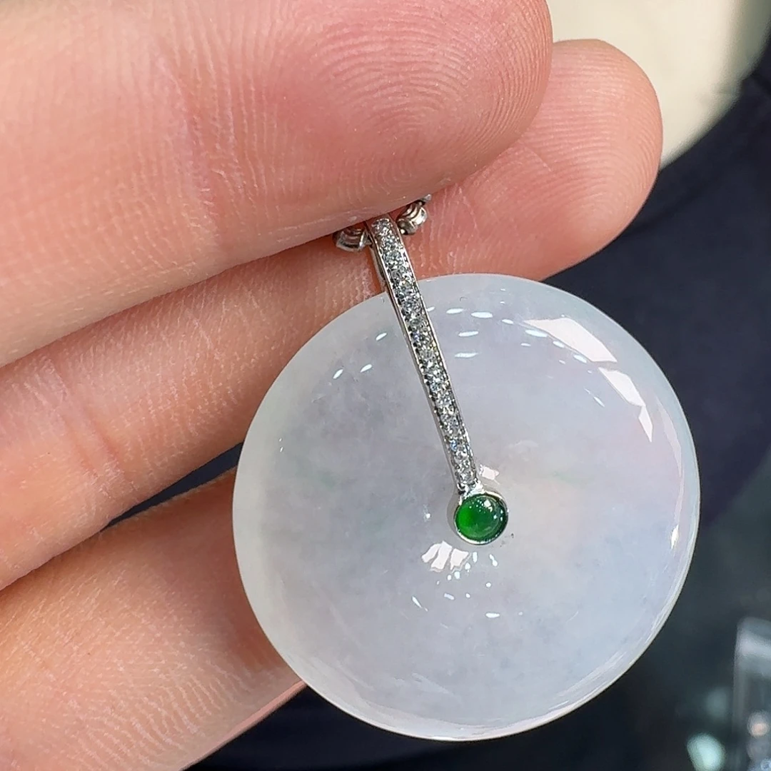 翡翠18K金镶嵌颈饰吊坠