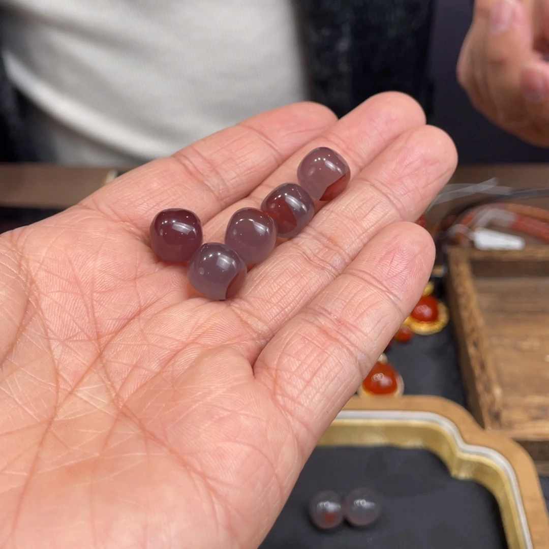 南红玛瑙未镶嵌拍下发其中一颗