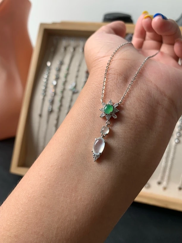 天然缅甸A货翡翠 玻璃种白绿太阳花项链实物纯自然光