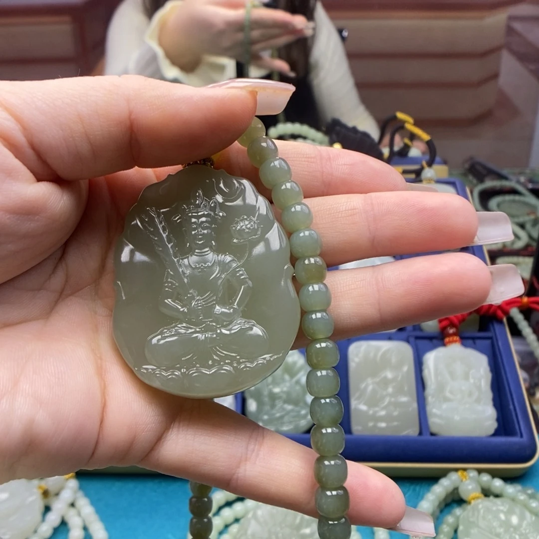 和田玉颈饰未镶嵌对****！