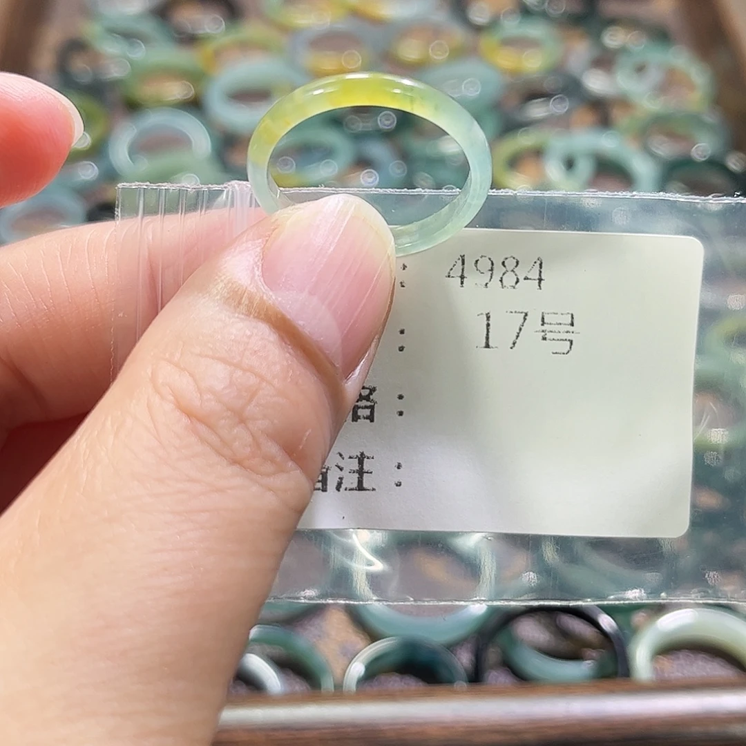 翡翠未镶嵌戒指4984。