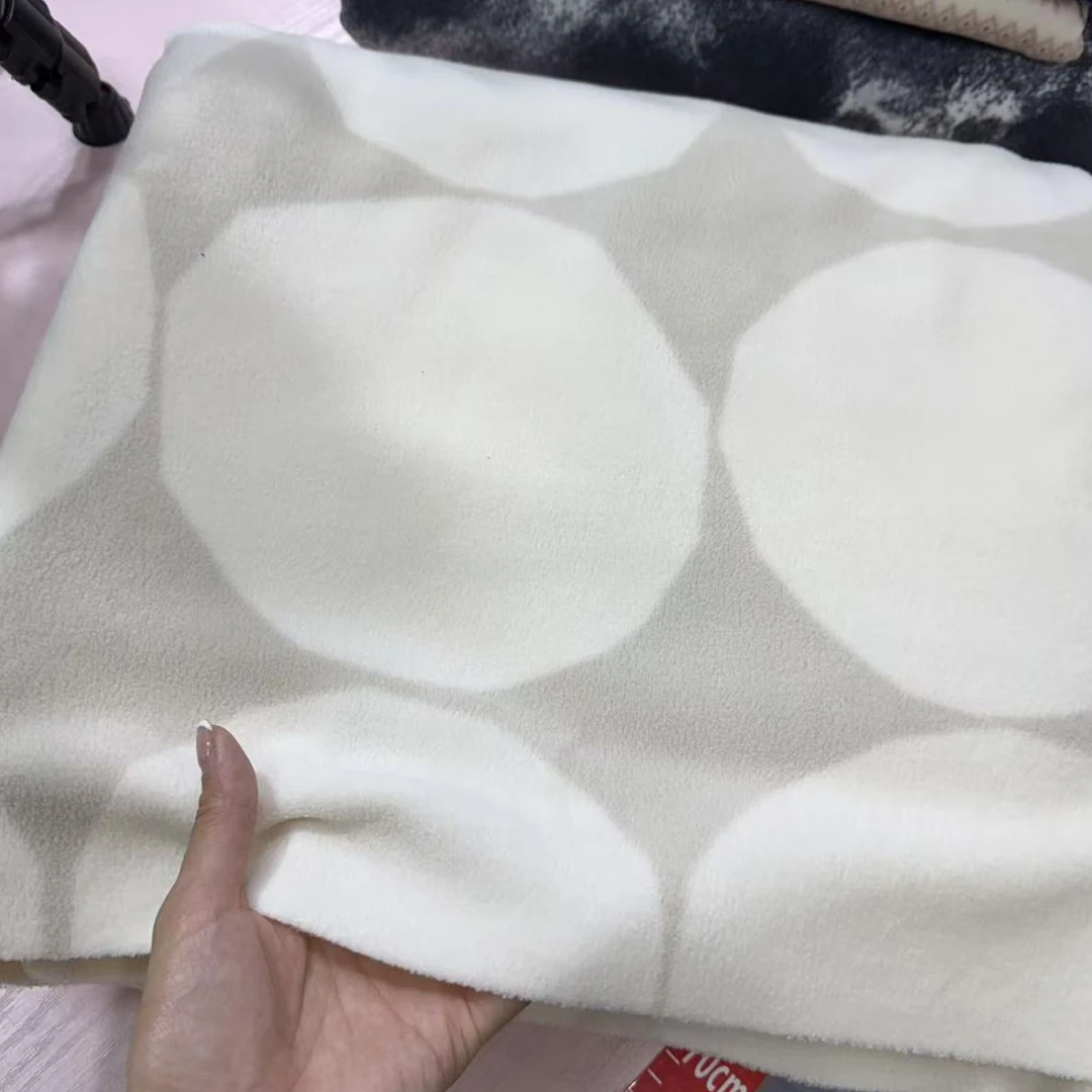 布料白色波点库库双面摇粒绒1-1.5米多拍连裁