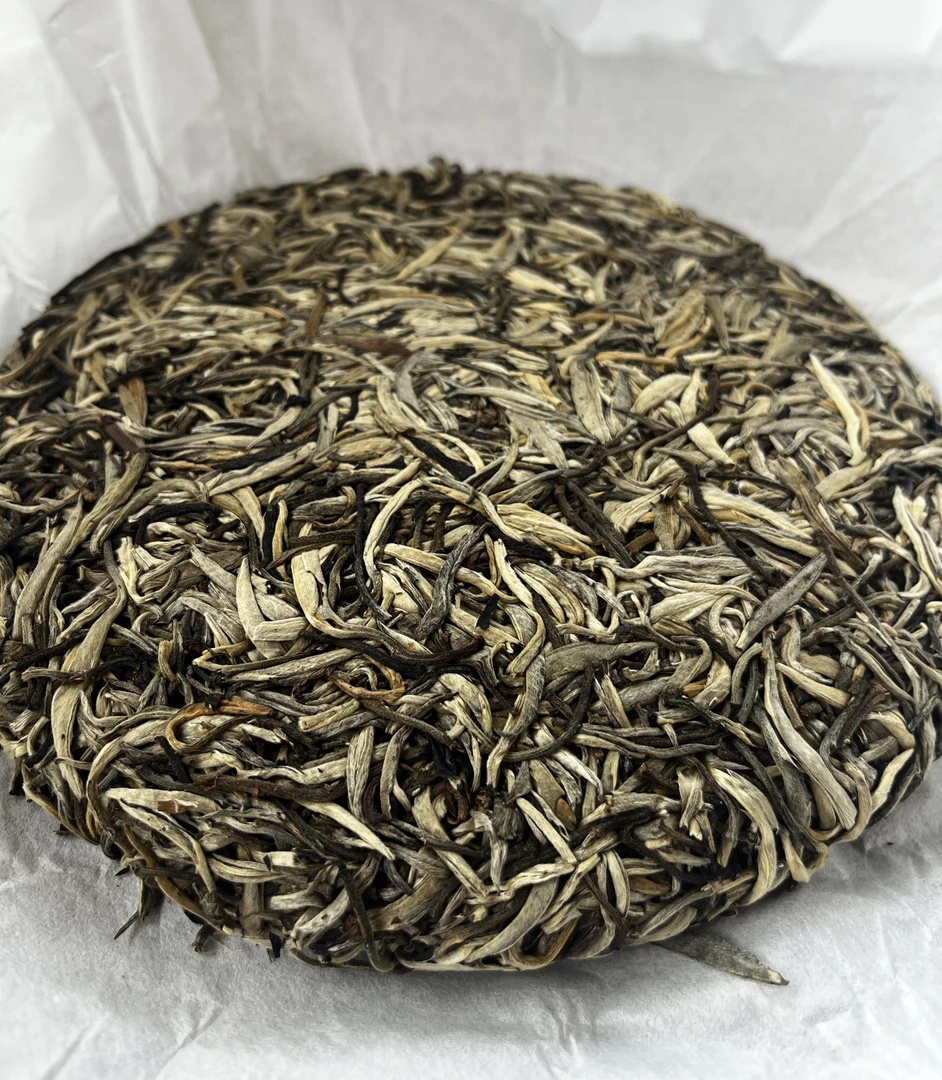 【老品种荒野银针】2018老品种荒野银针357g饼（拍七发八）