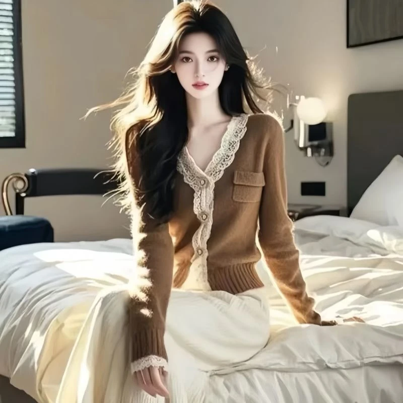 美拉德棕色蕾丝边V领毛衣针织开衫秋冬季女装独特别致上衣