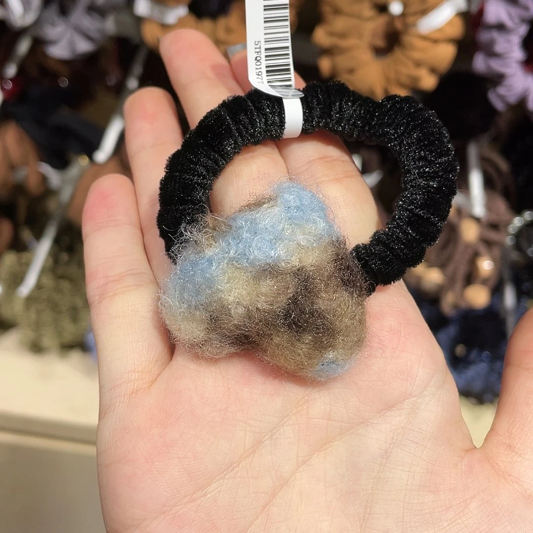 皮质非金属蓝爱心发绳