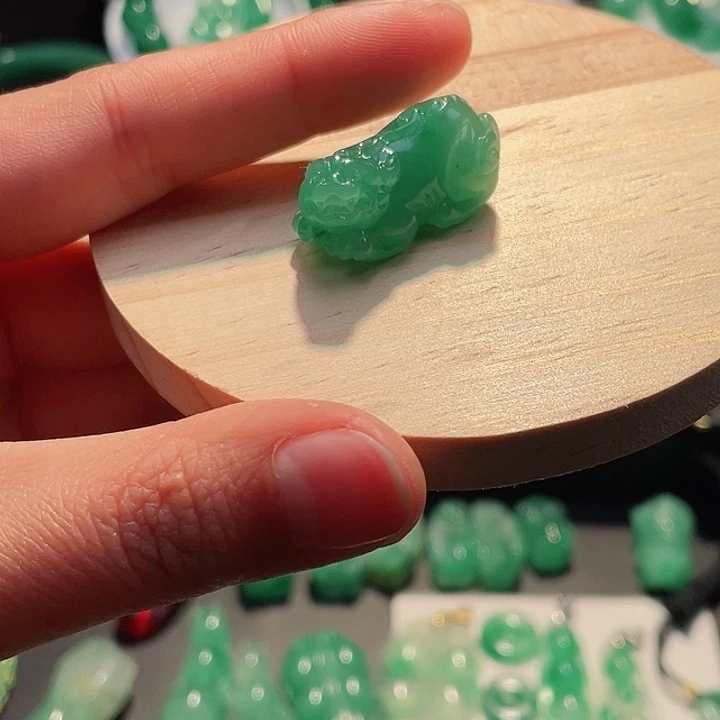 石英质玉吊坠未镶嵌双*座