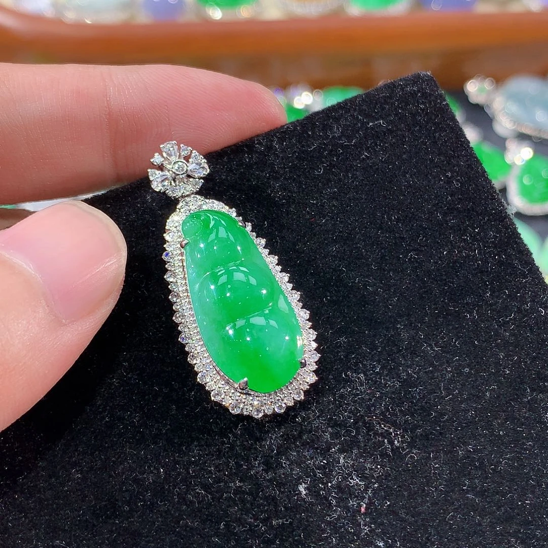 翡翠18K金镶嵌颈饰