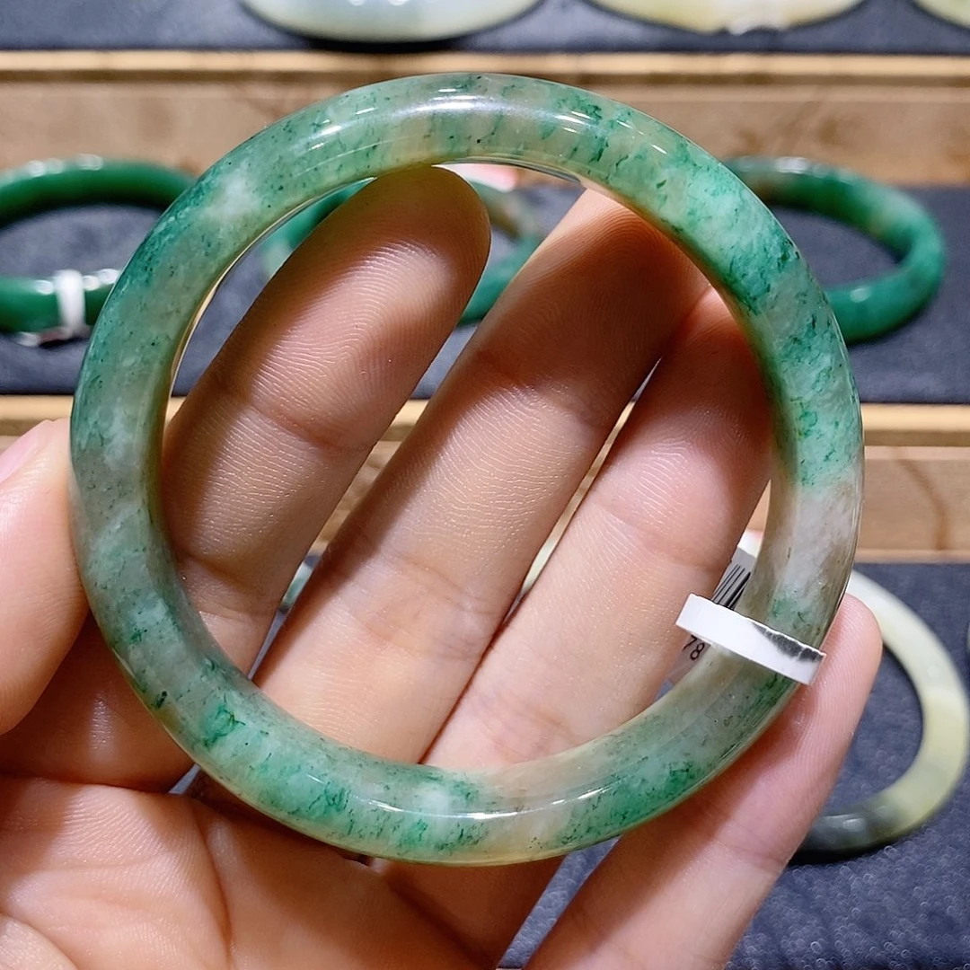 独山玉未镶嵌手镯