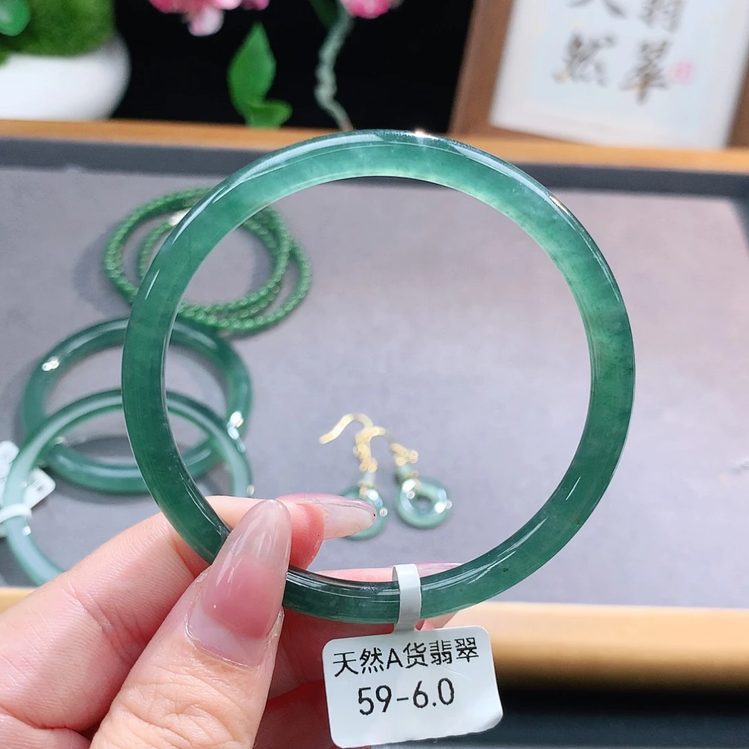 未镶嵌手镯（圆镯）翡翠