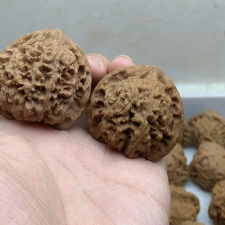 雨***城文玩核桃吊坠满天星
