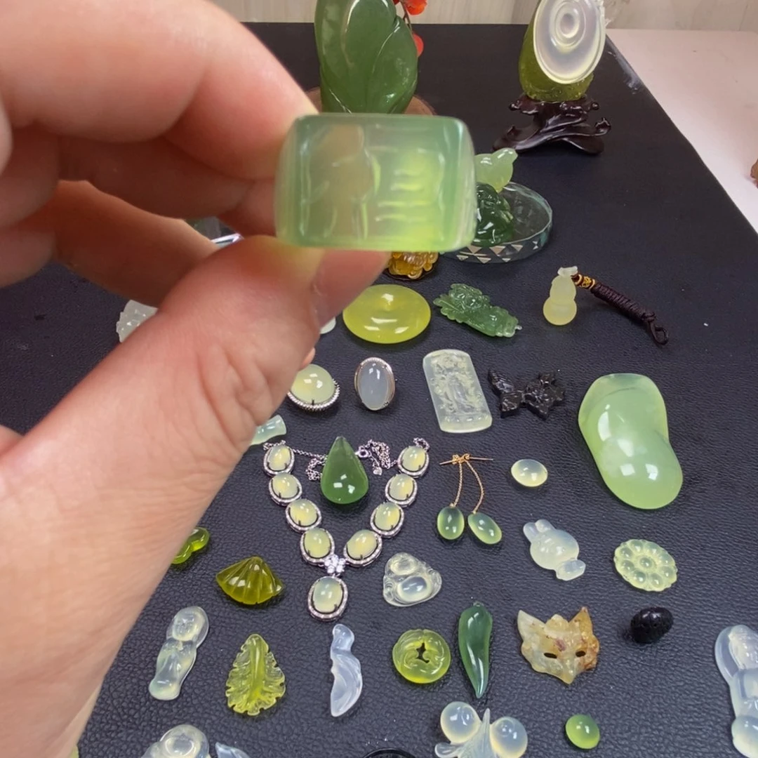 蛇纹石玉合金颈饰