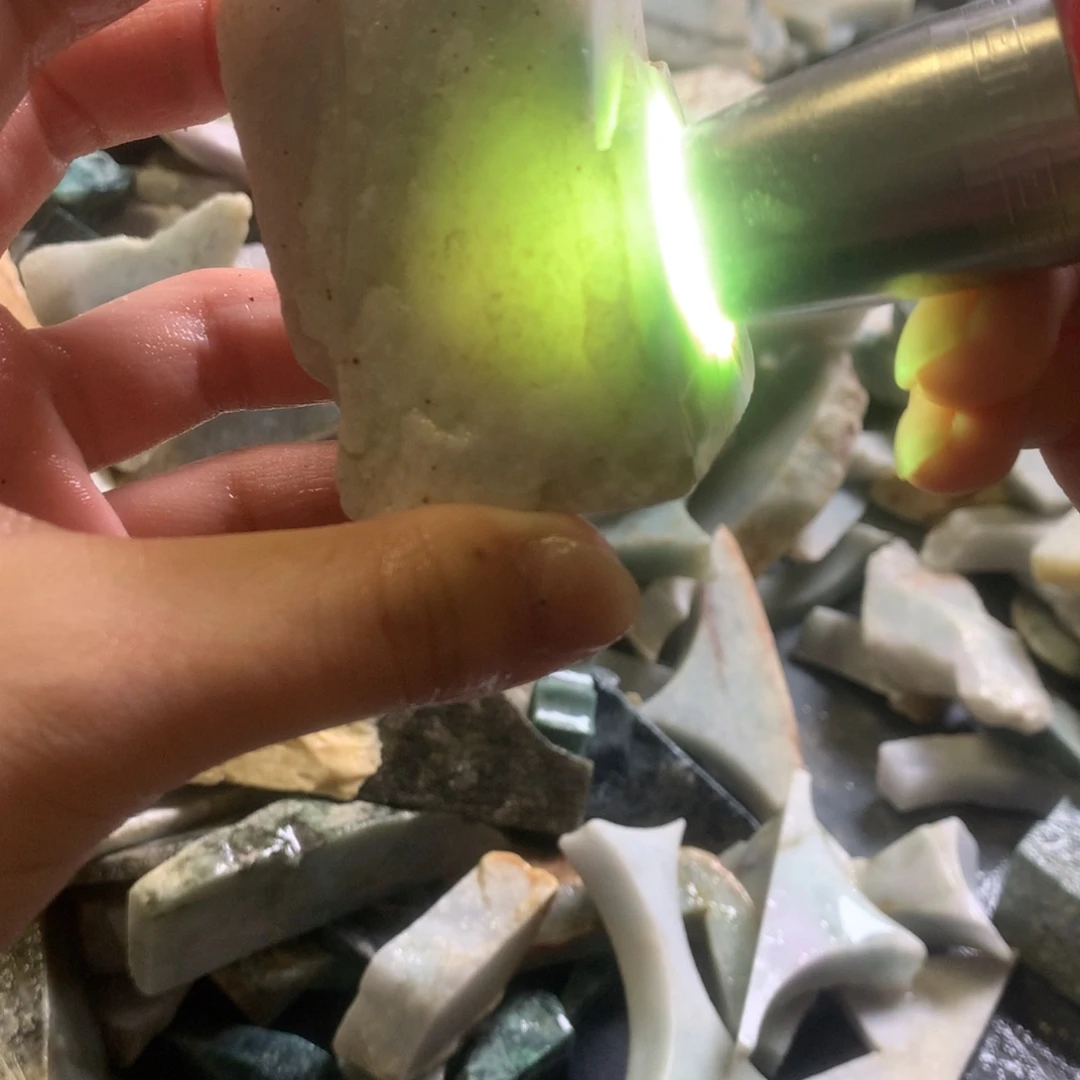 翡翠颈饰未镶嵌缅甸翡翠