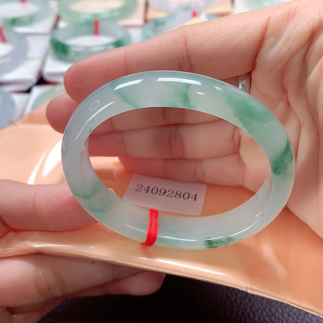 翡翠手镯（贵妃镯）未镶嵌