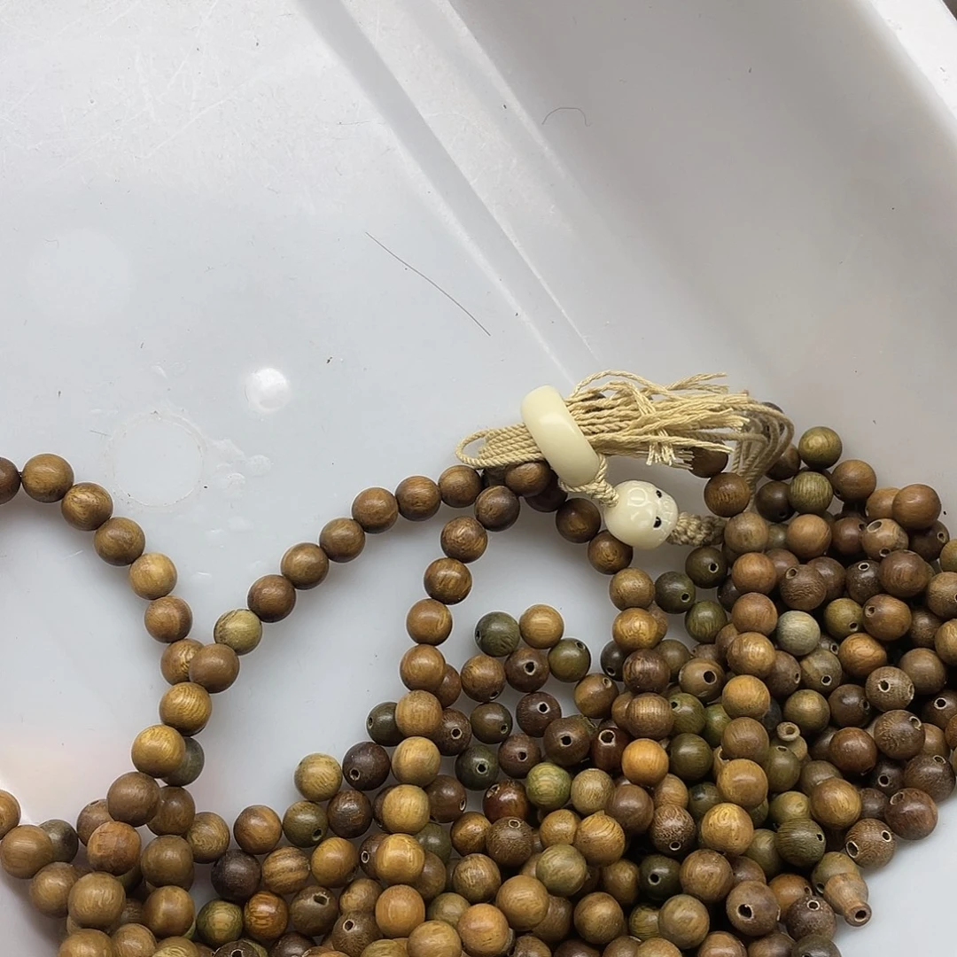 白玉菩提吊坠8绿檀圆100颗