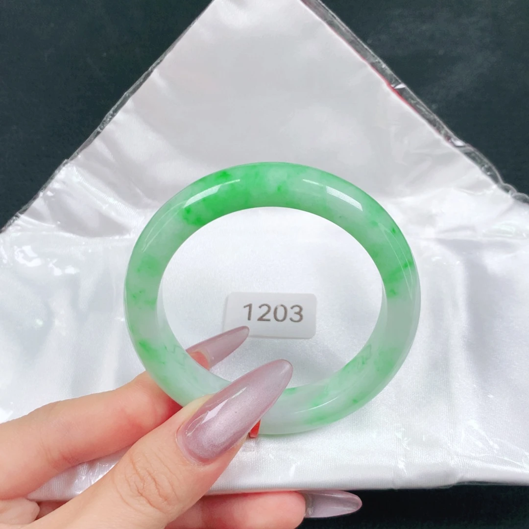 翡翠未镶嵌手镯天然翡翠手镯04