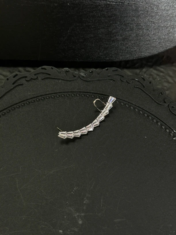 钛钢耳饰 LARVINA有钻耳骨夹