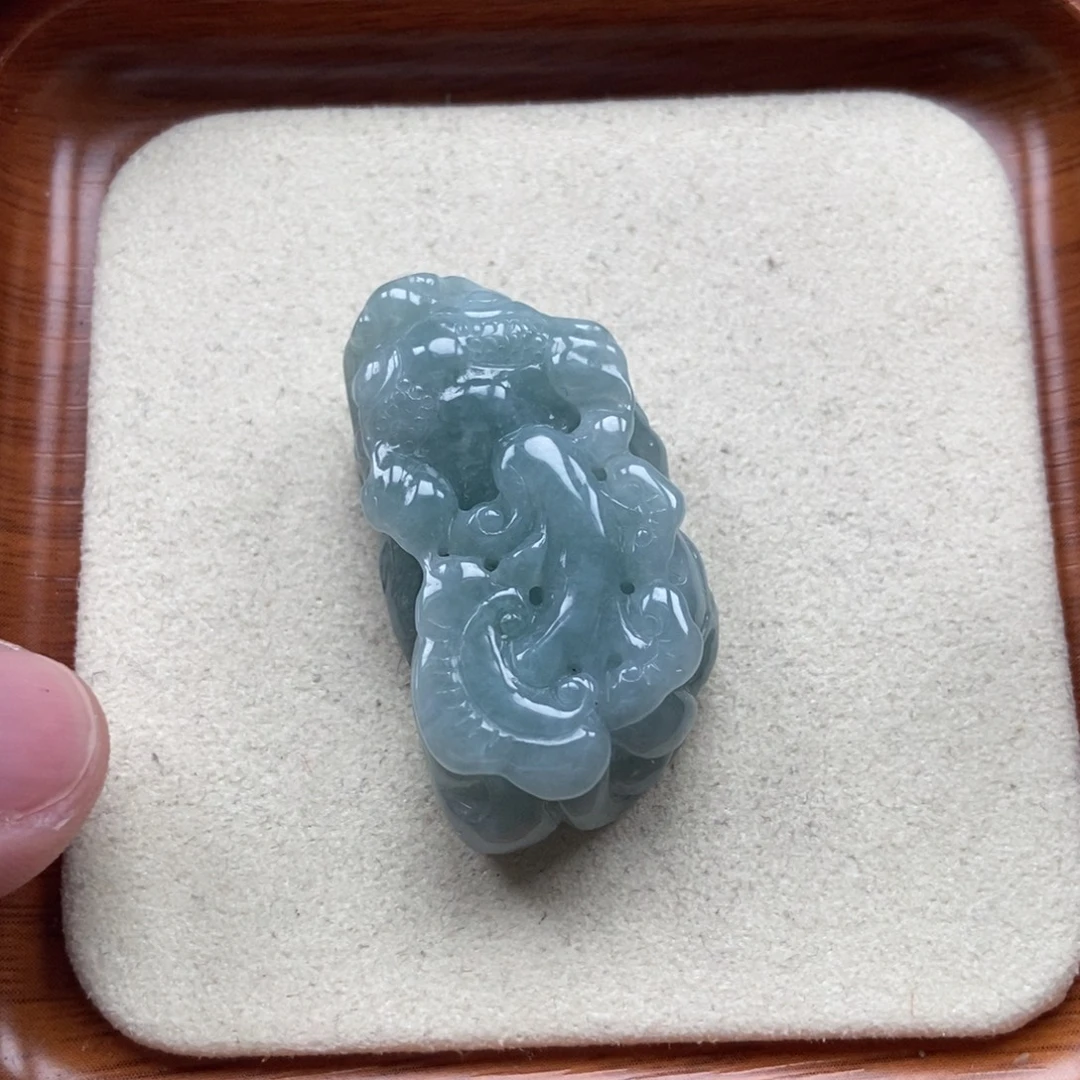 翡翠未镶嵌颈饰如意貔貅