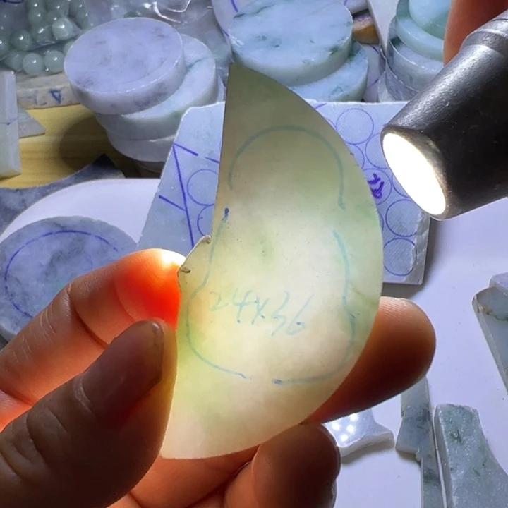 翡翠未镶嵌颈饰翡翠小料