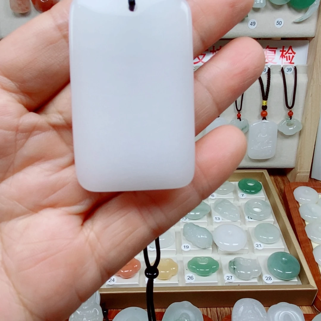 石英质玉未镶嵌吊坠(赠链)