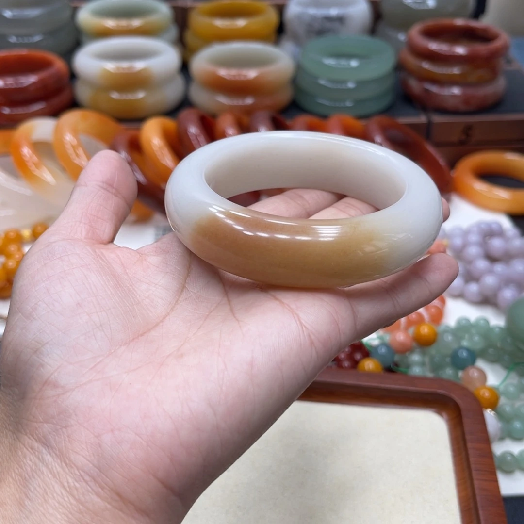 未镶嵌石英岩玉珠宝奇石